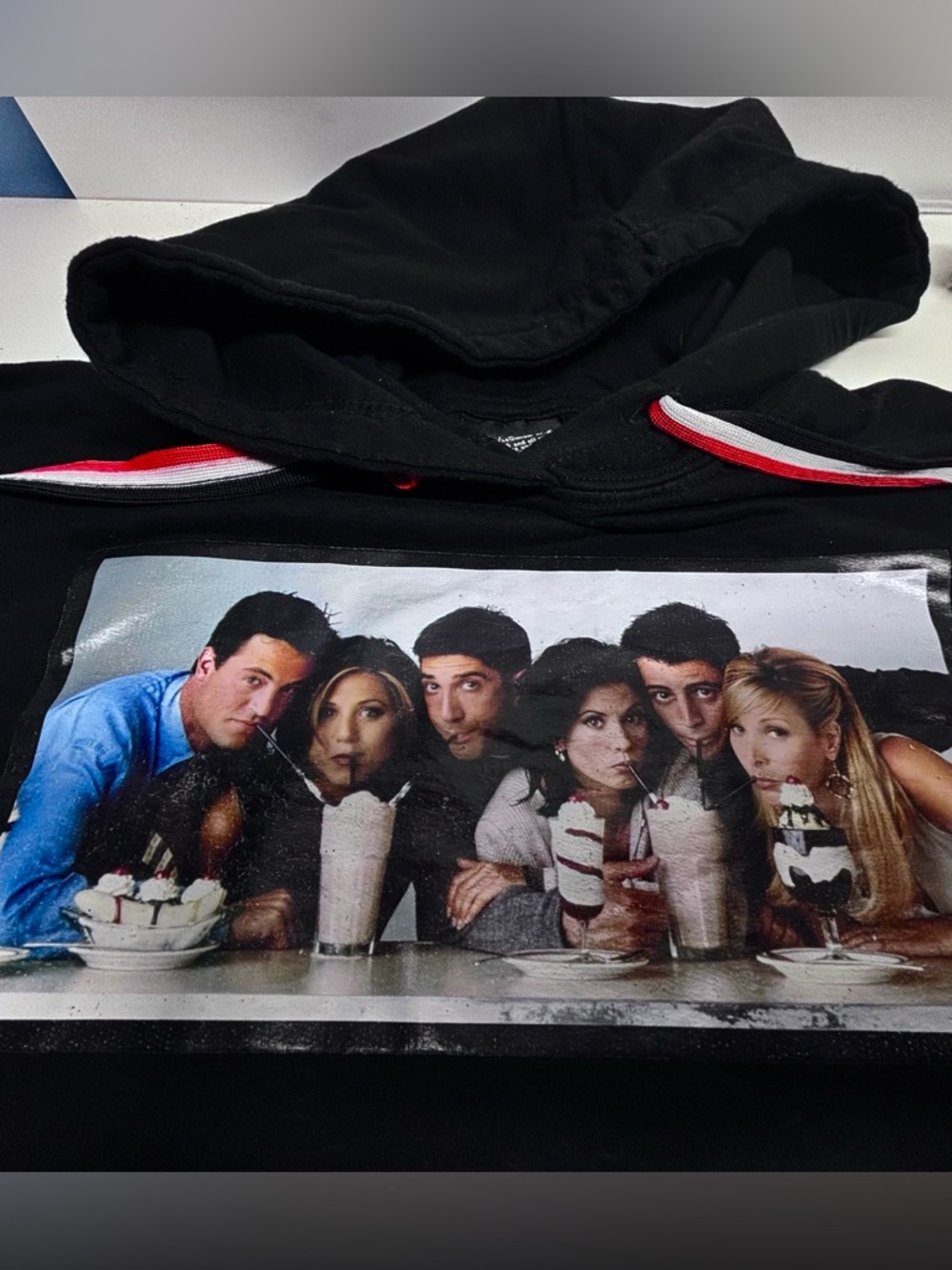 Friends TV Show Cast Cropped Hoodie size
Medium - Picture 2 of 4